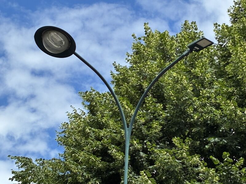 Mikä on yleisin katuvalaistuspylväiden ja -valaisimien väri?
